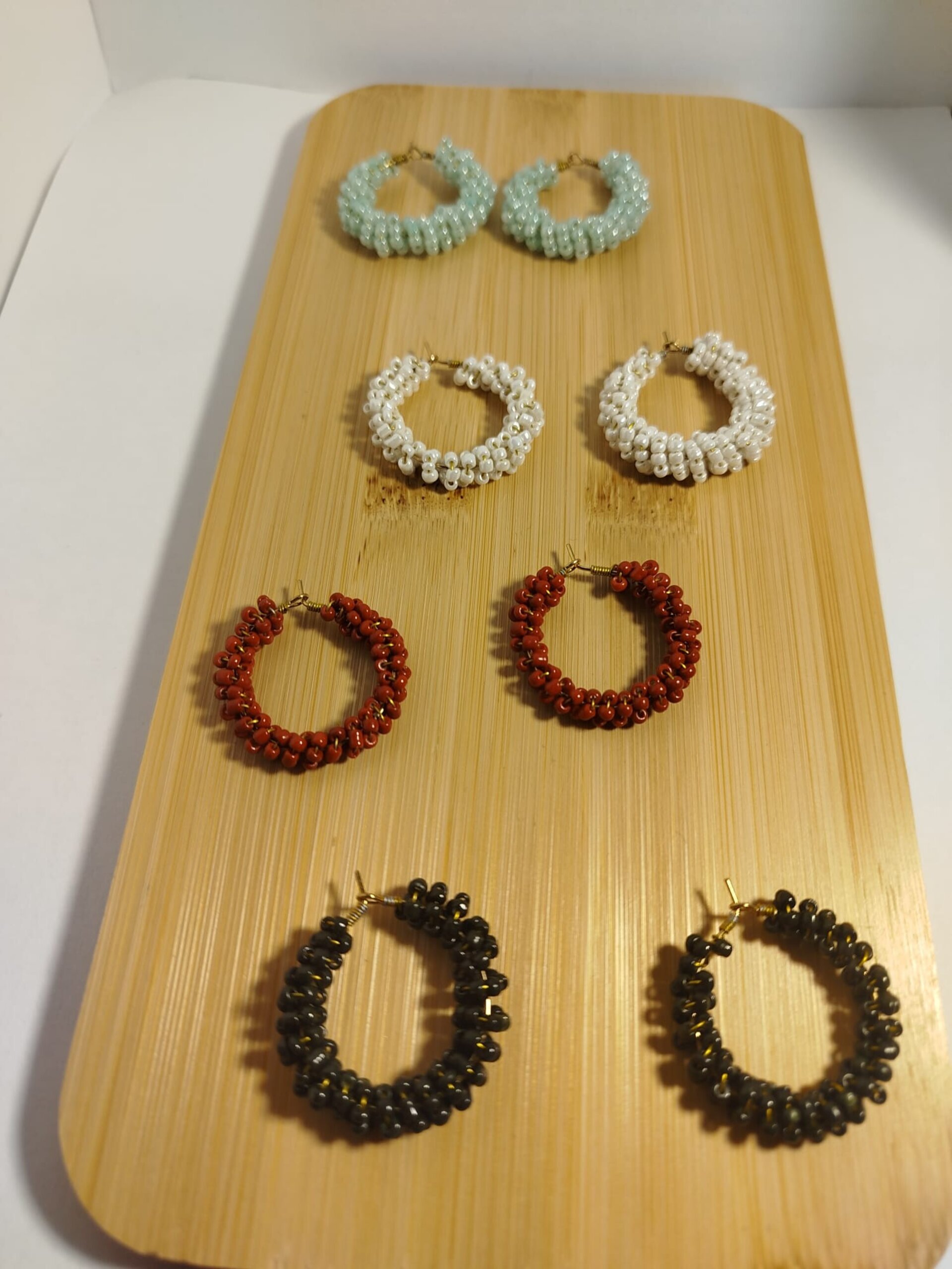 Pendientes aros con mostacillas de colores - 2