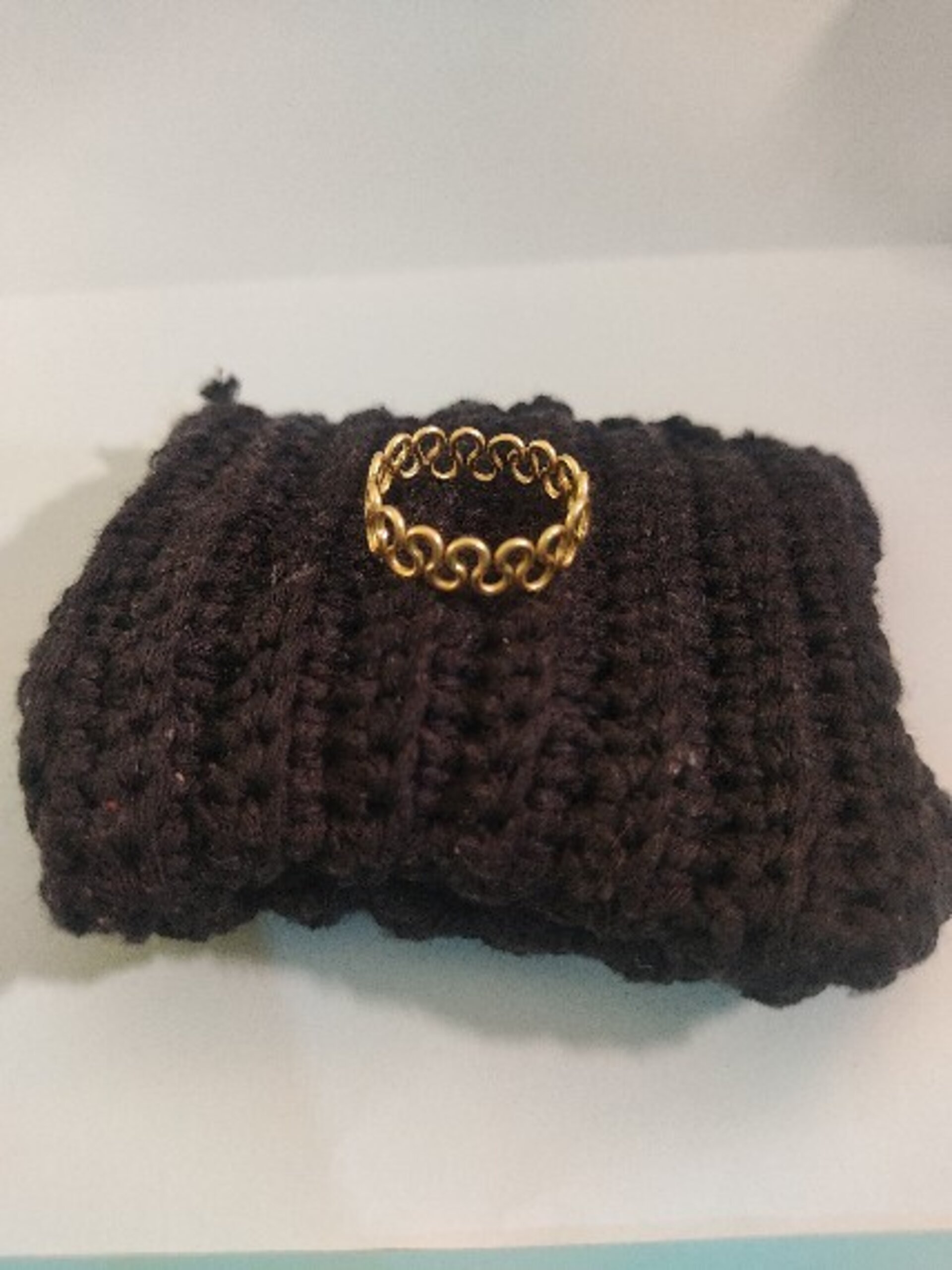 Anillo alambre dorado con curvas - 2