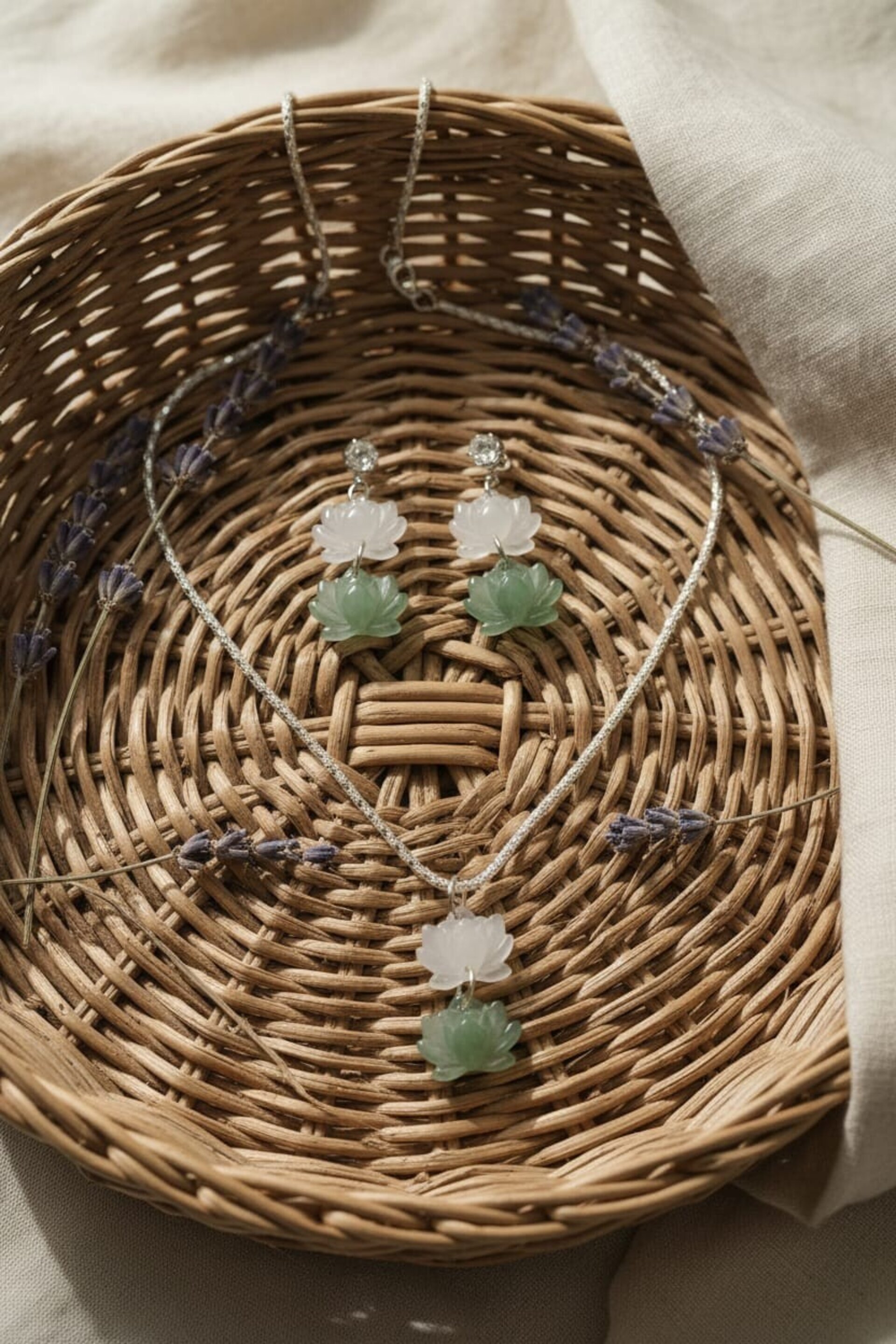 Conjunto de collar y pendientes de flores de loto blanca y verde - 5