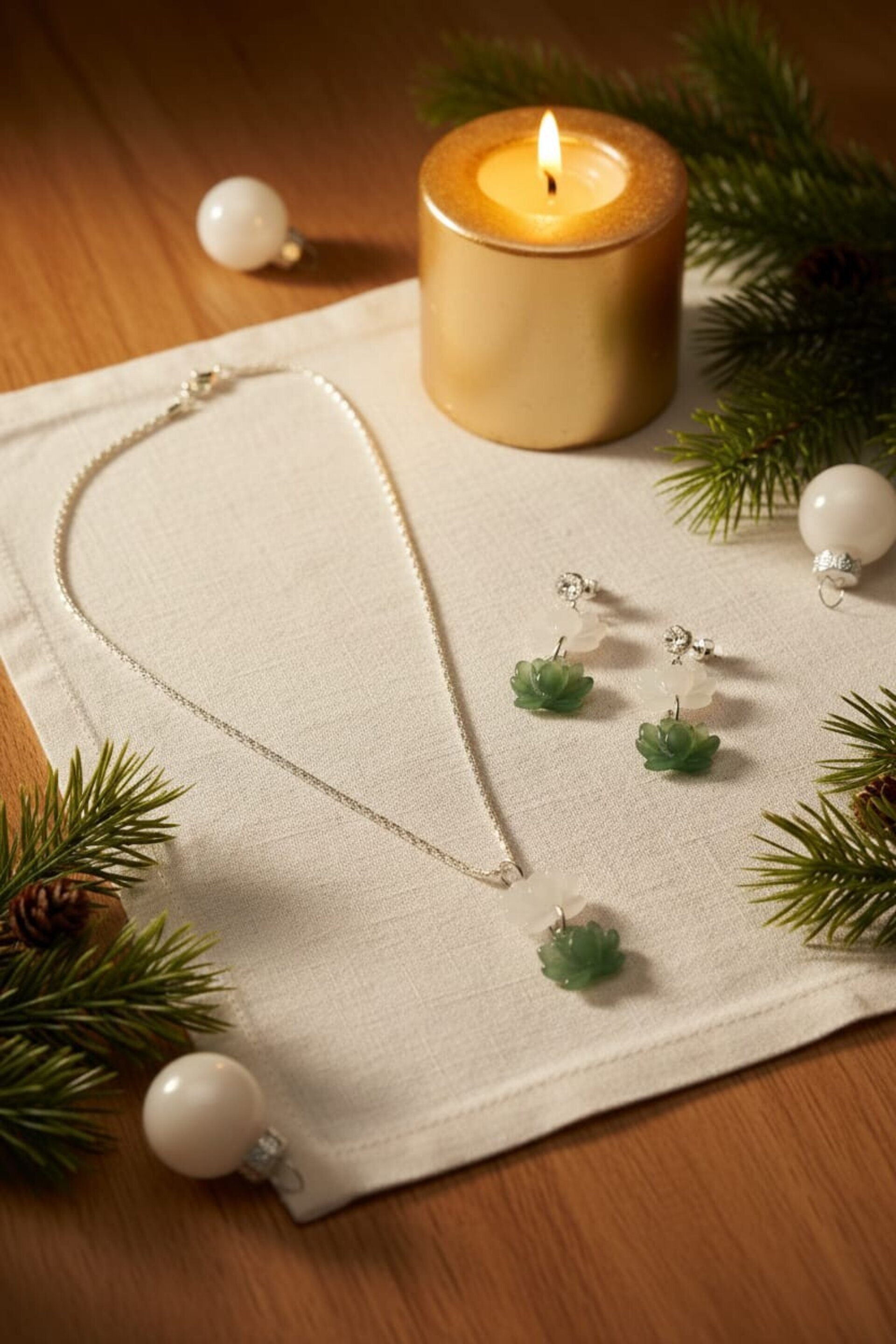 Conjunto de collar y pendientes de flores de loto blanca y verde - 3