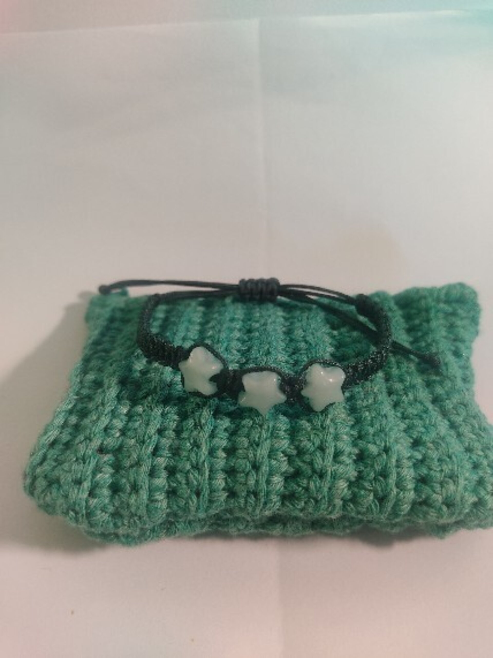Pulsera de hilo con 3 estrellas - 2
