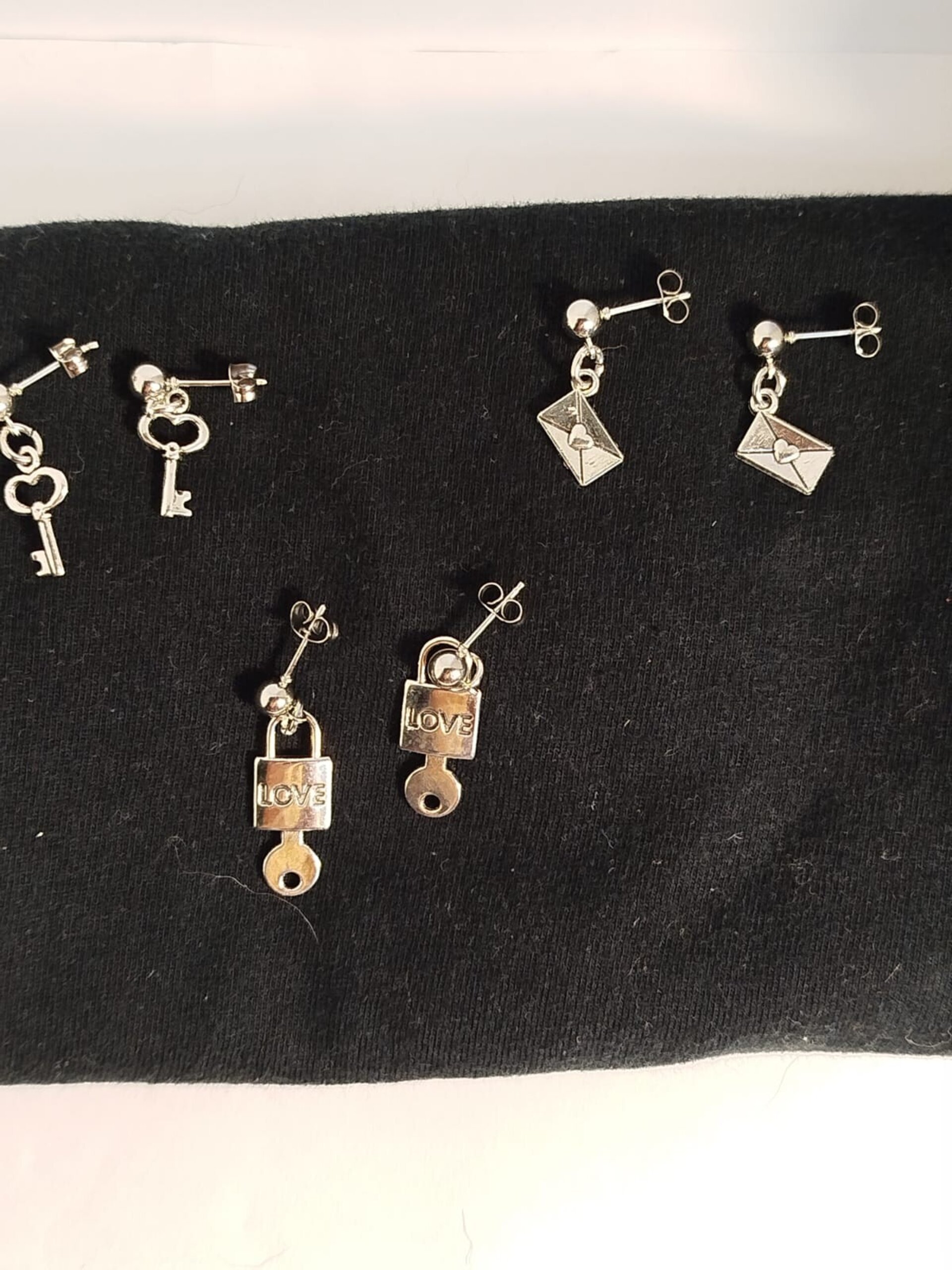 Pendientes Plateados con diferentes dijes - 2