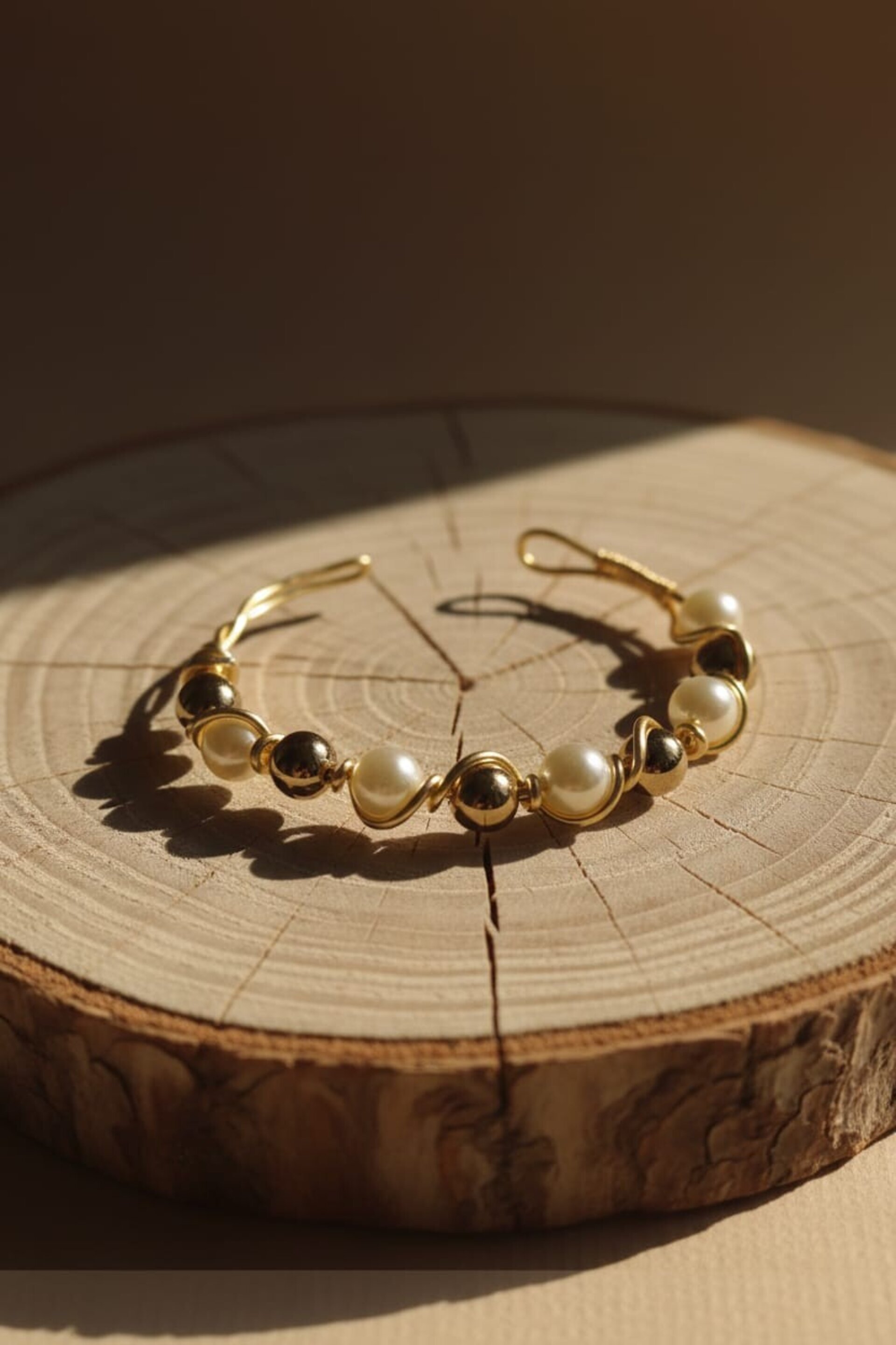 Pulsera de alambre dorado con perla y abalorio dorado - 3