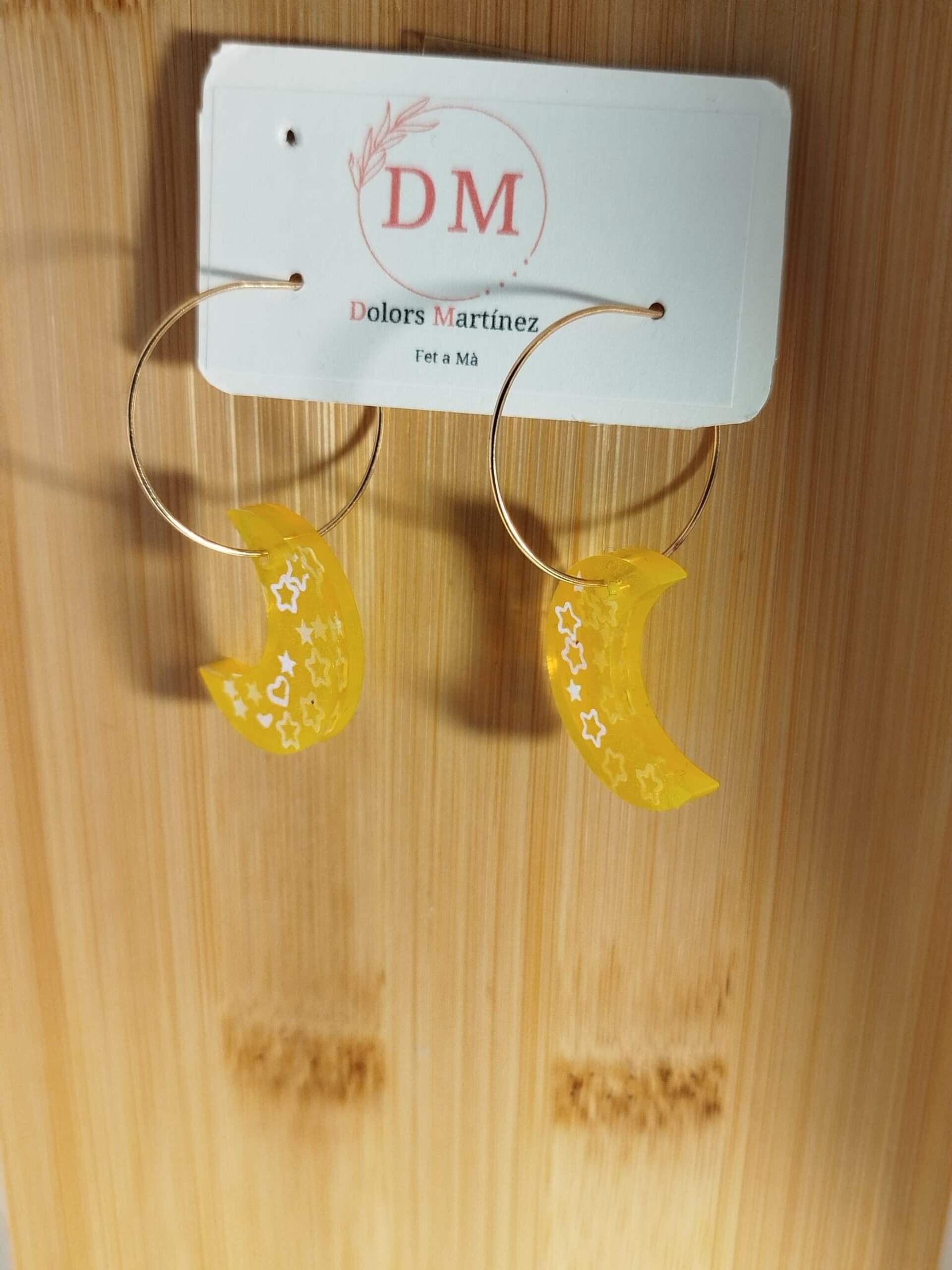 Aros dorados con piezas de resina - 5