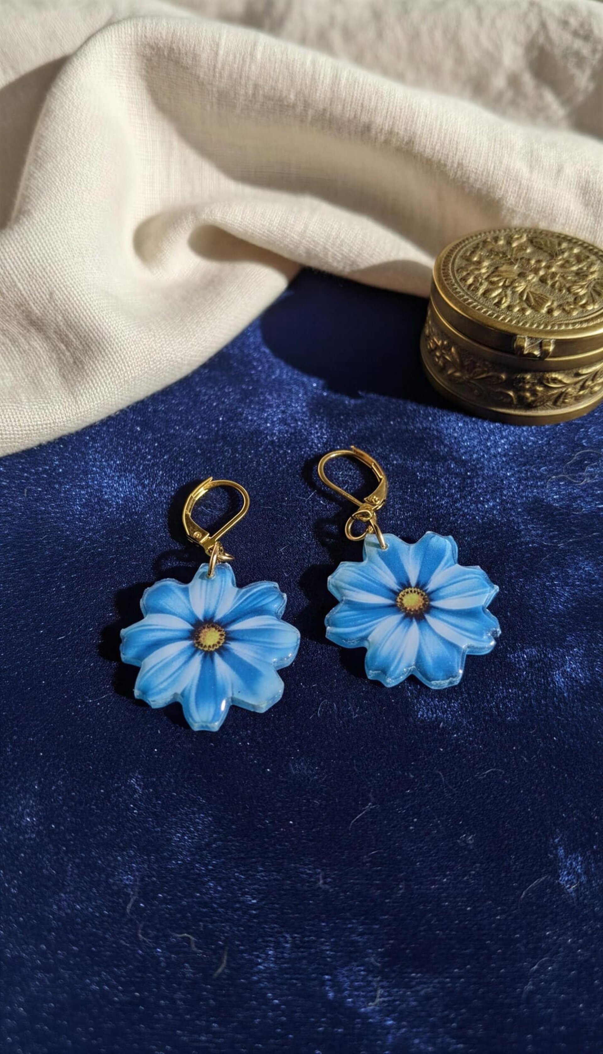Pendientes margaritas azules cierre dorado - 5
