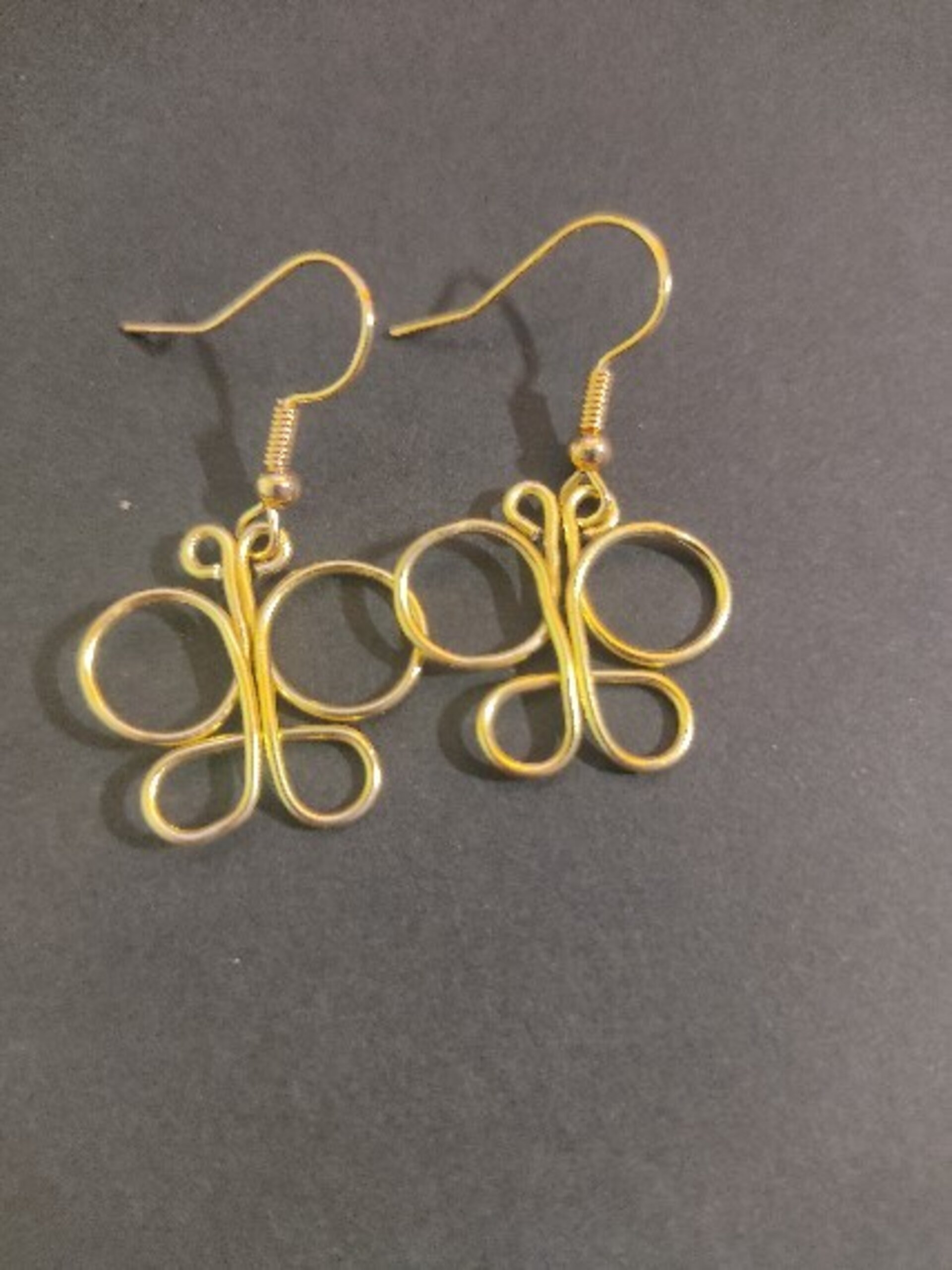 Pendientes mariposa alambre dorado - 2