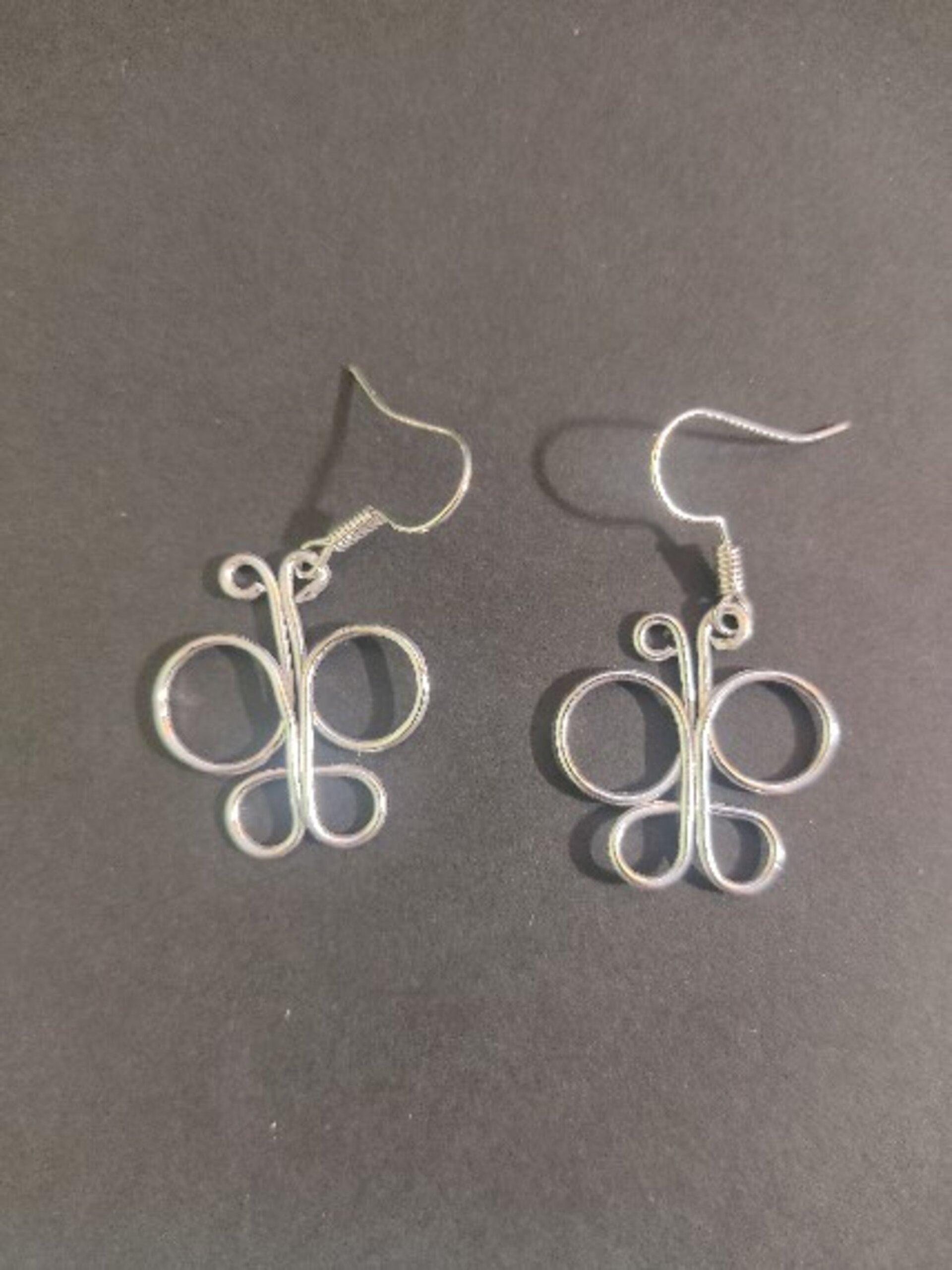 Pendientes mariposa alambre plateado - 2