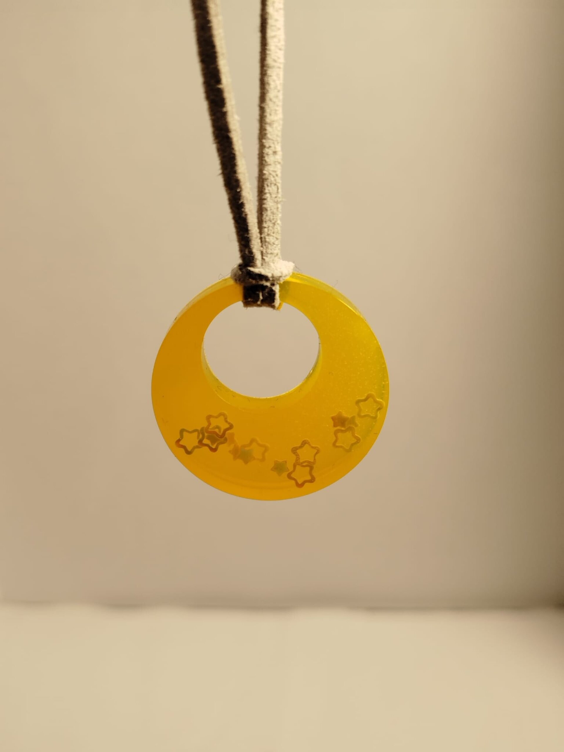 Collar con dije circular con agujero - 2