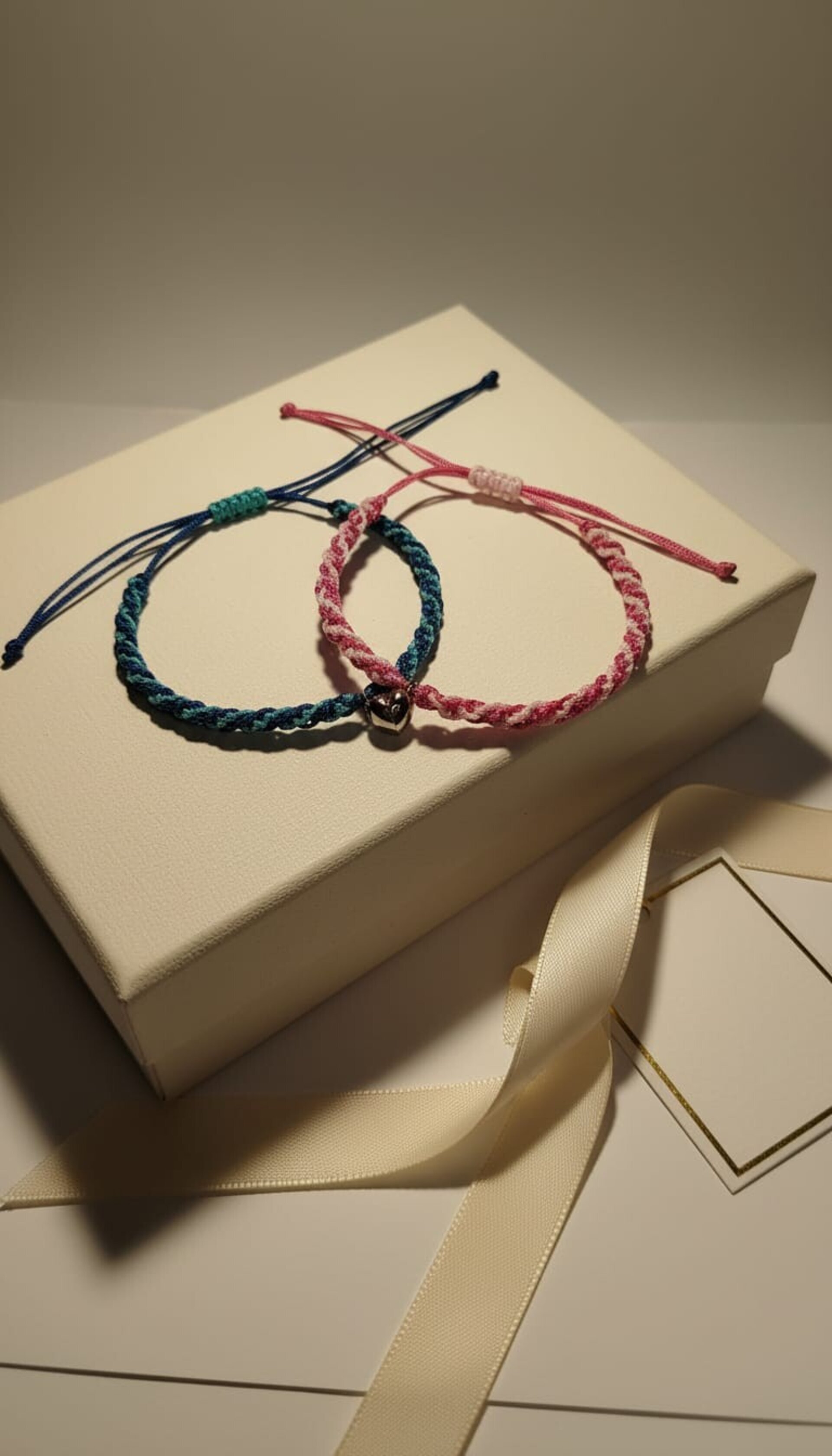 Pareja de pulseras con corazón imantado - 2
