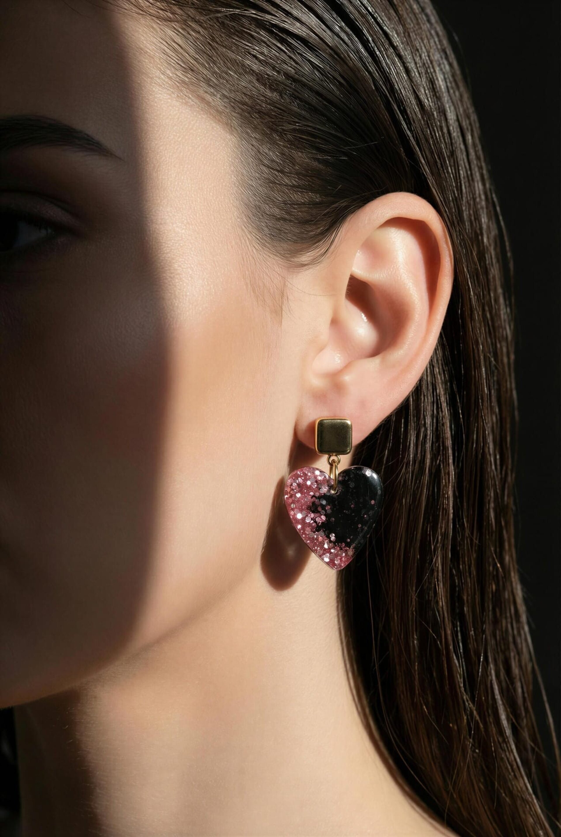 Pendientes de resina en forma de corazón rosa y negro - 6