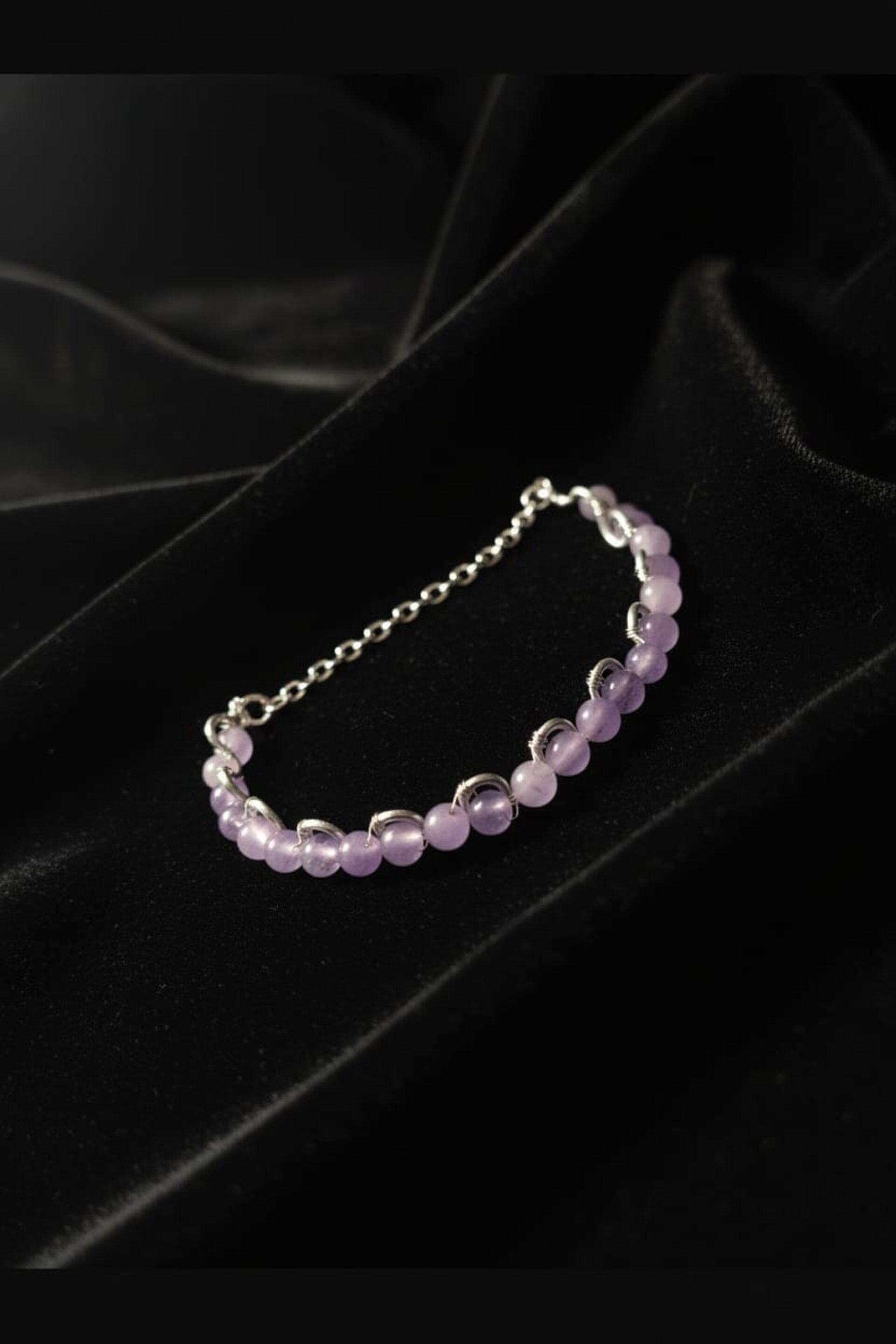 Pulsera de alambre plateado con jade lavanda mediano - 2
