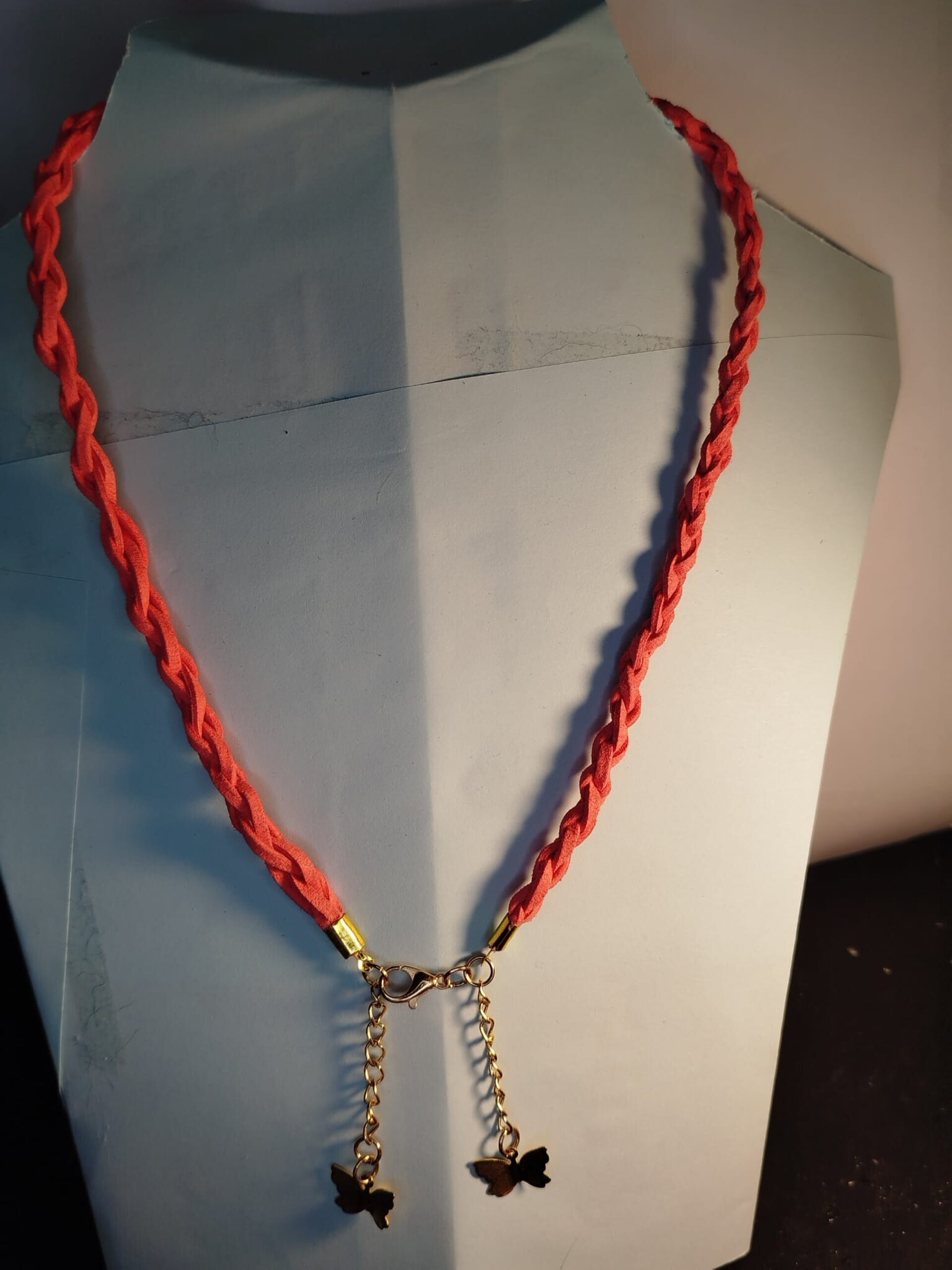 Collar con hilo de ante y Mariposas - 8