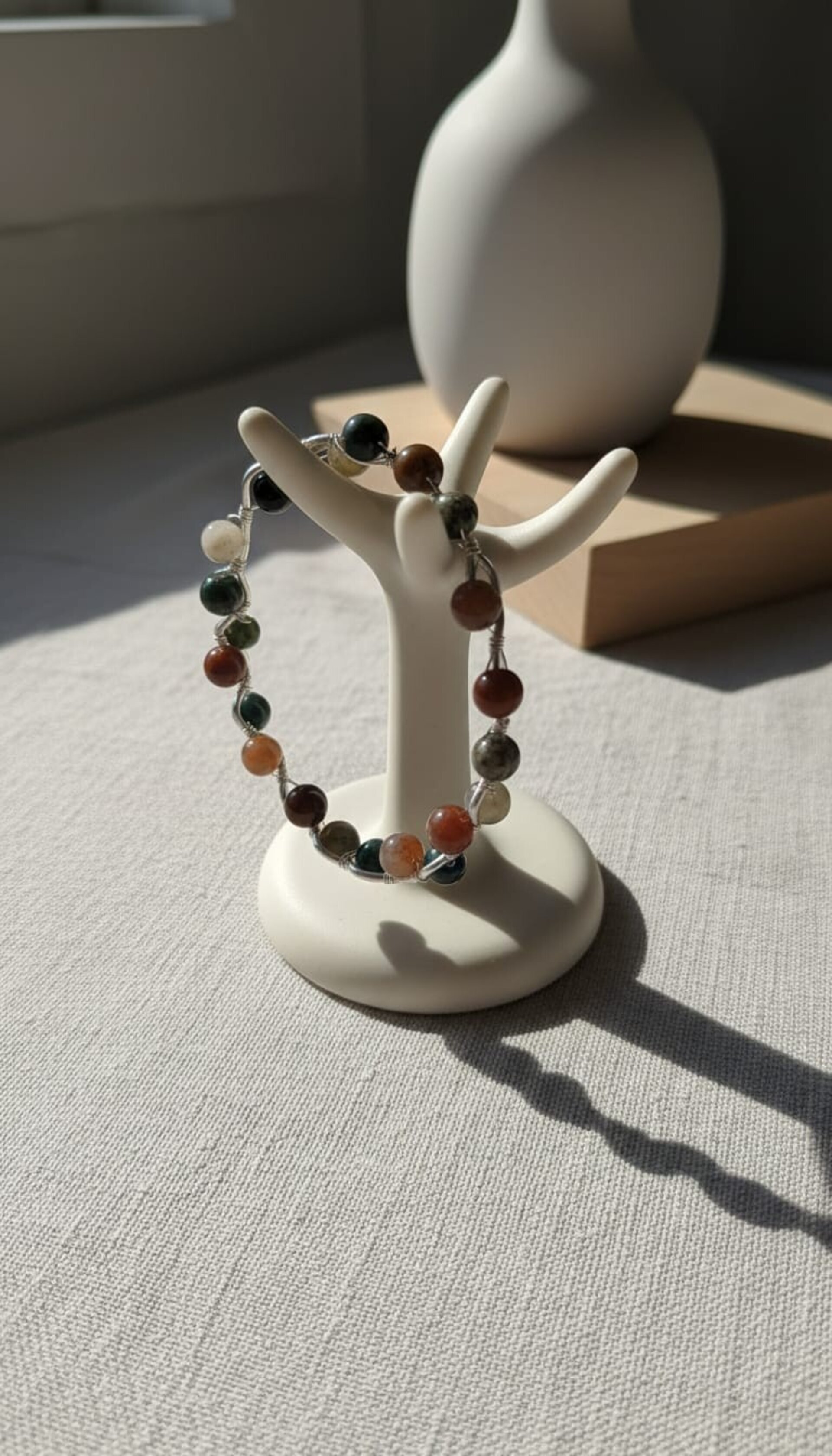 Pulsera de alambre plateada con piedra amazónica - 2